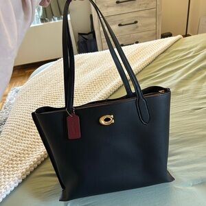 Coach Willow Tote Pebble Leather Black & Red